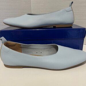 Everlane low heeled leather pump.